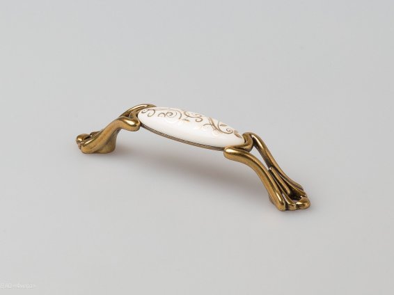 M93 мебельная ручка-скоба 96 мм состаренное золото с керамической вставкой цвета слоновой кости с рисунком