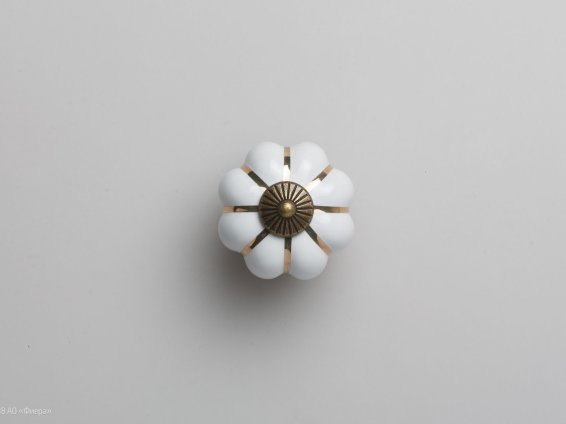 RC055 мебельная ручка-кнопка старинная латунь с белой керамической вставкой